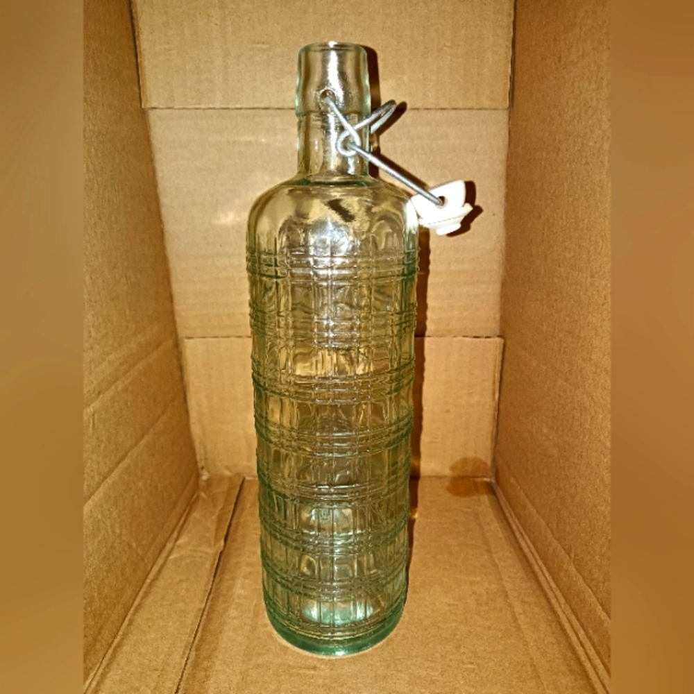 Decorative Clear Glass Bottle Decanter w Swing Lock Top